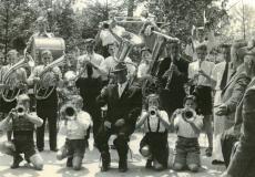 Schuurmann Musik. Gruppenfoto schwarz-weiß.