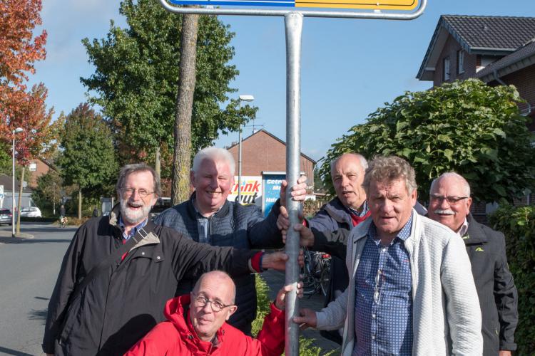 Das neue Ortsschild Dinxperlo an der Sporker Straße