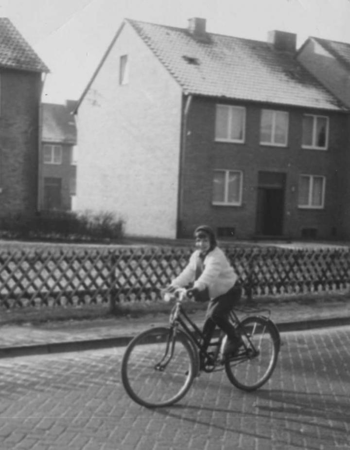 Bärbel Schmale auf dem Fahrrad.