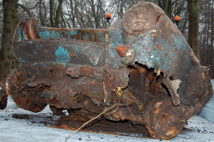 Der Tatbeweis. Der in Haren ausgegrabene Unfallwagen.