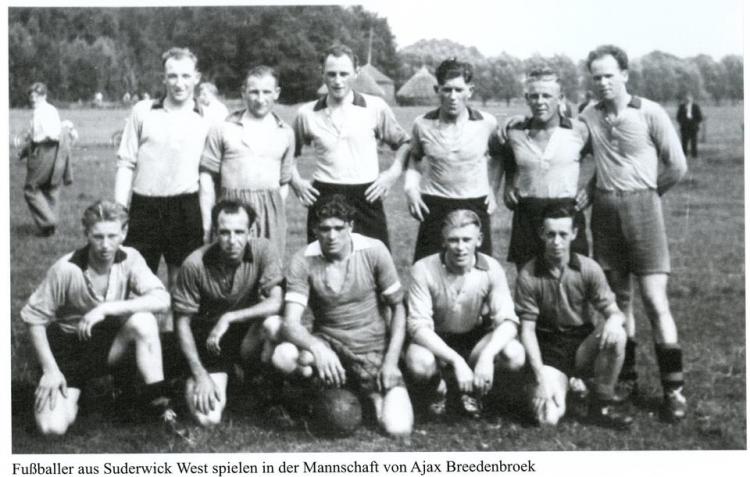 Mannschaftsfoto - Fussballer aus Suderwick West spielen in der Mannschaft von Ajax Breedenbroek.